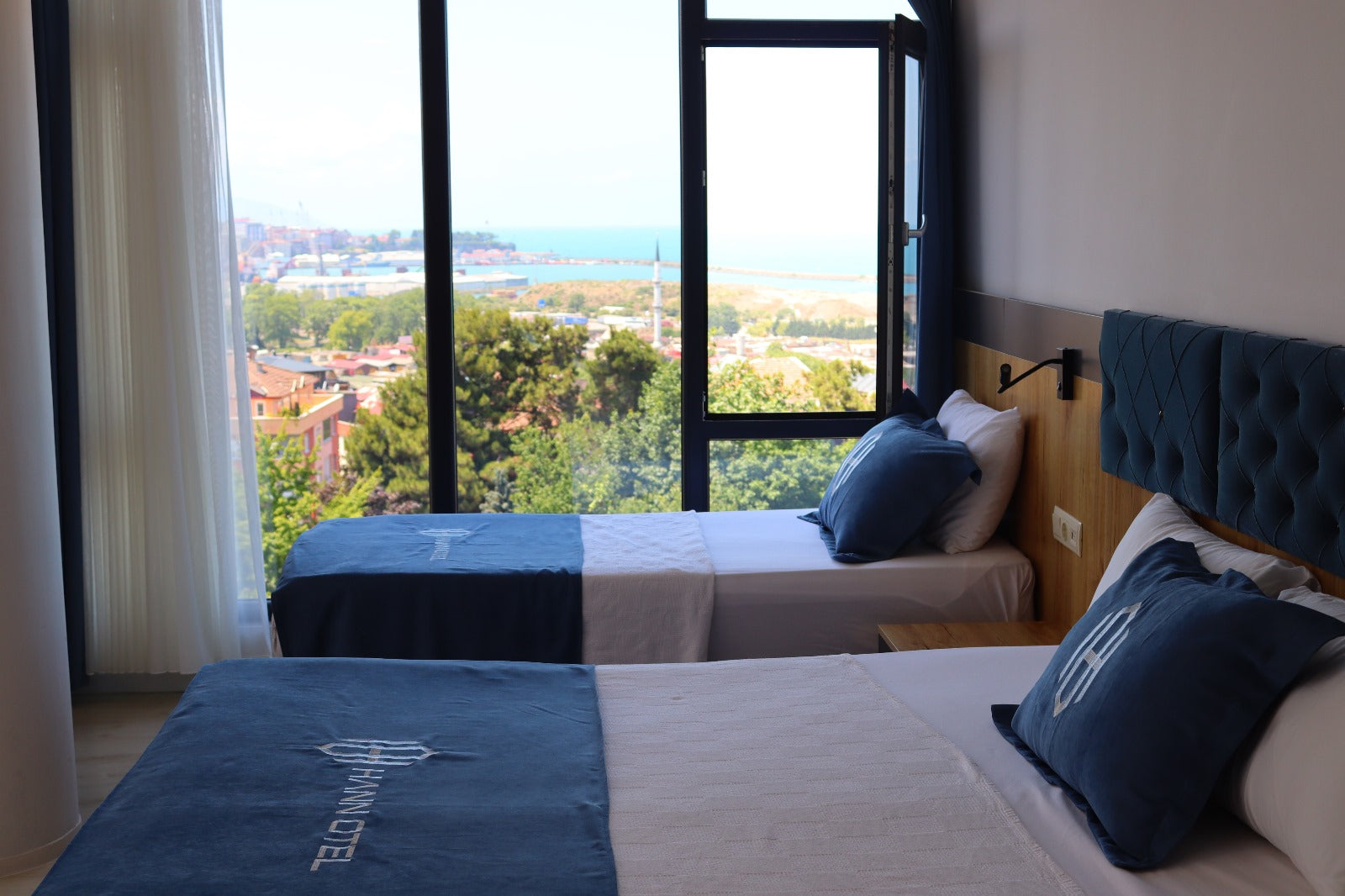 Deniz manzaralı odamız 203-303